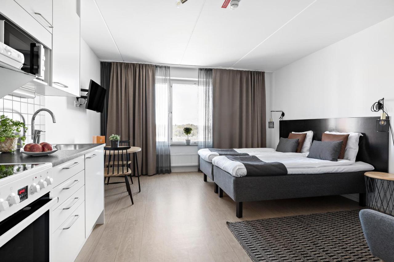 Forenom Hotel Flemingsberg - 10Min From Aelvsjoe Huddinge Eksteriør bilde