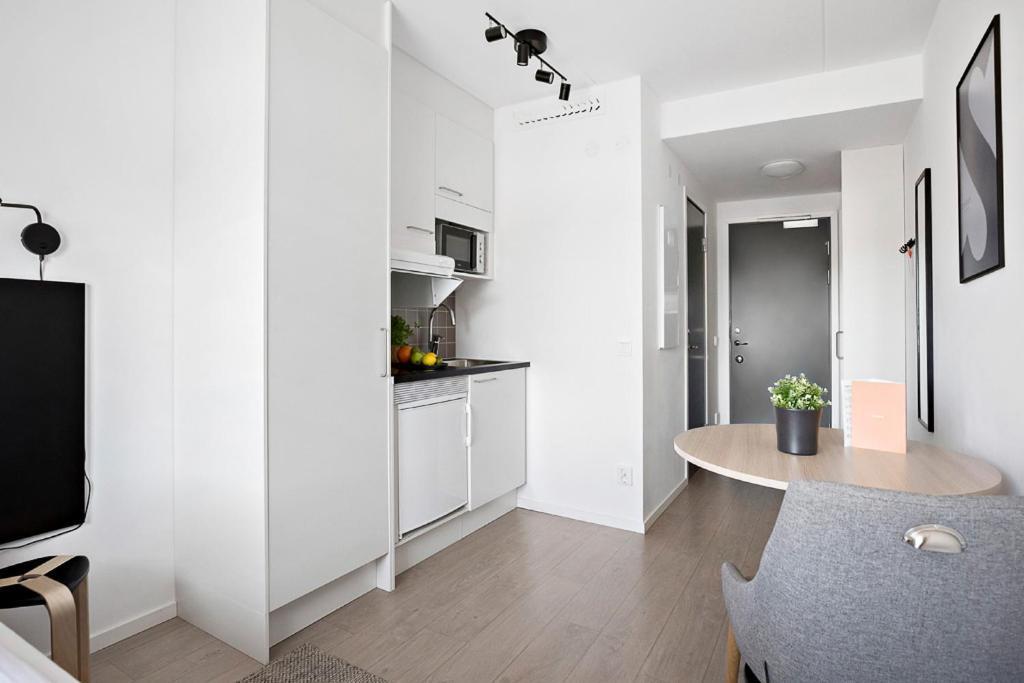 Forenom Hotel Flemingsberg - 10Min From Aelvsjoe Huddinge Eksteriør bilde