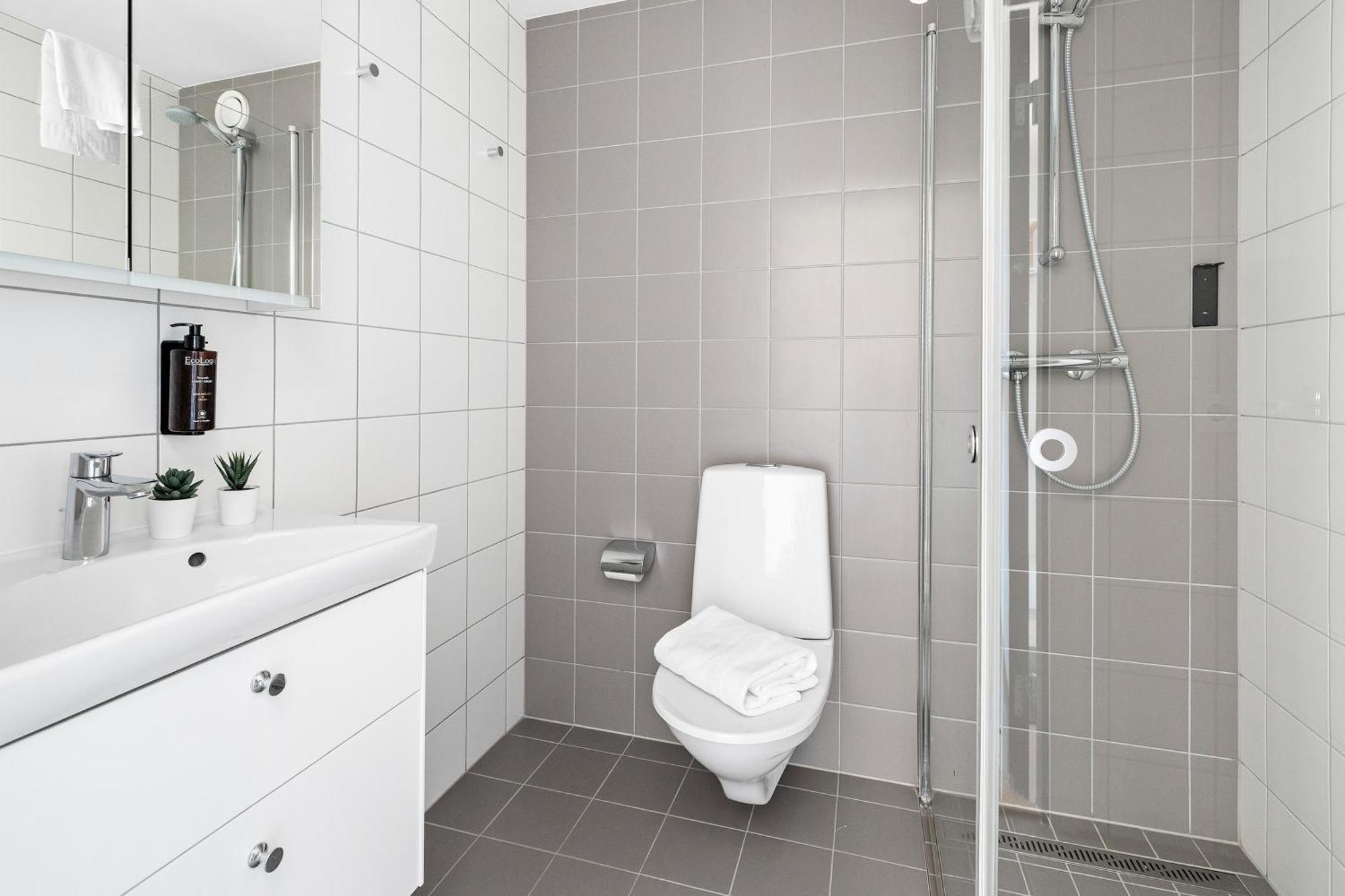 Forenom Hotel Flemingsberg - 10Min From Aelvsjoe Huddinge Eksteriør bilde