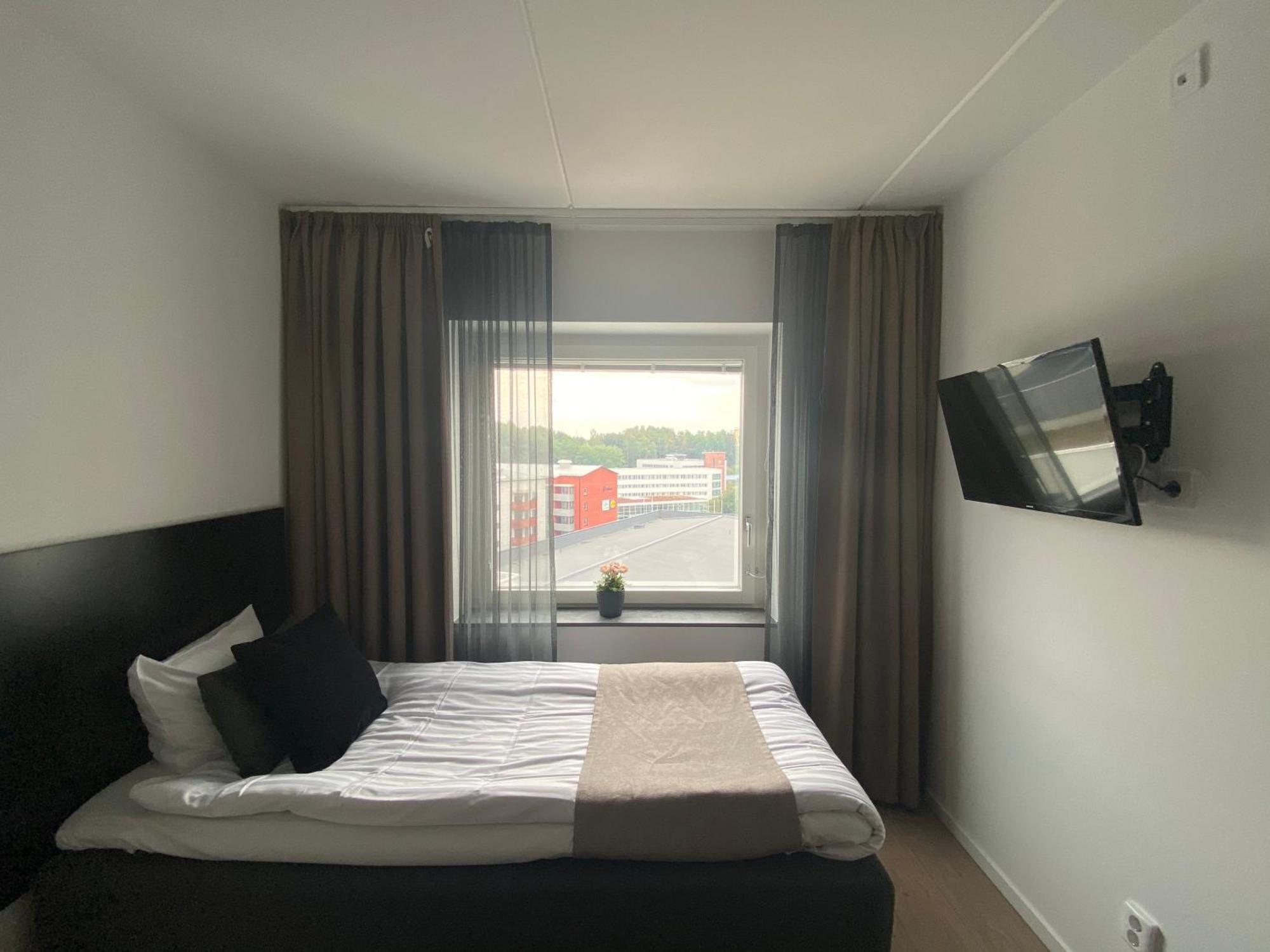 Forenom Hotel Flemingsberg - 10Min From Aelvsjoe Huddinge Eksteriør bilde
