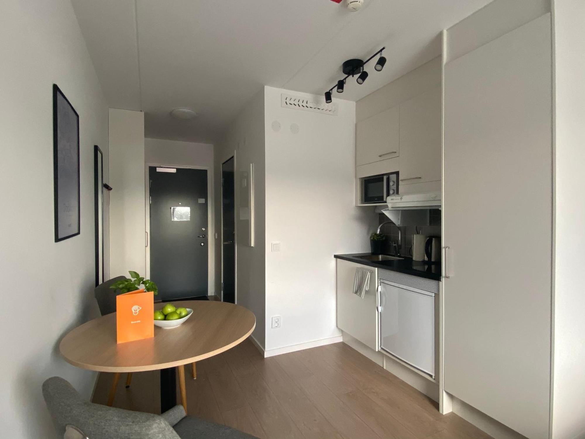 Forenom Hotel Flemingsberg - 10Min From Aelvsjoe Huddinge Eksteriør bilde